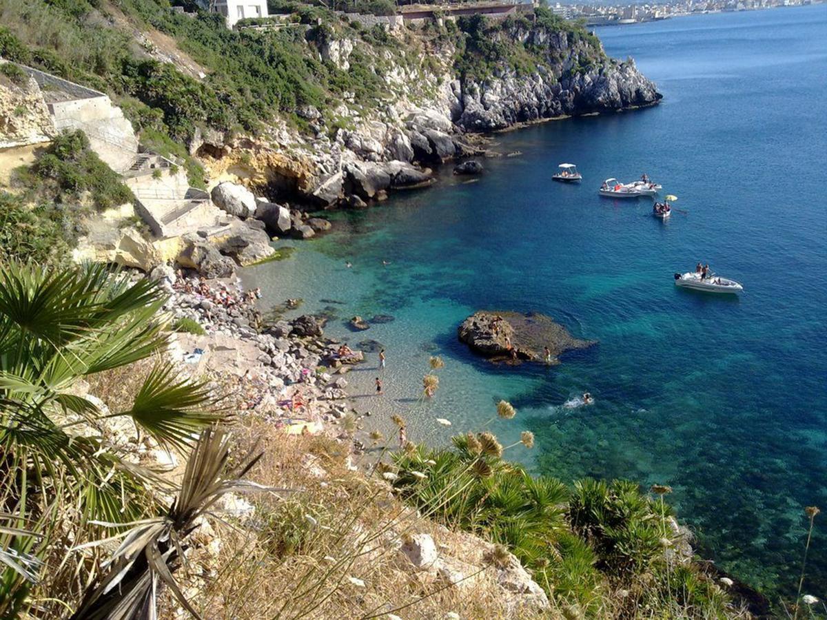 Casa Vacanze Demetra Apartment Bagheria Bagian luar foto