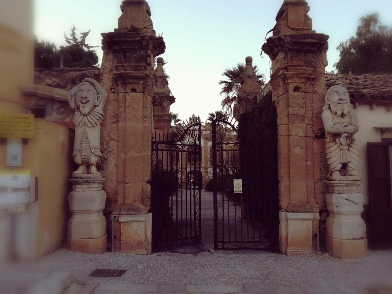 Casa Vacanze Demetra Apartment Bagheria Bagian luar foto