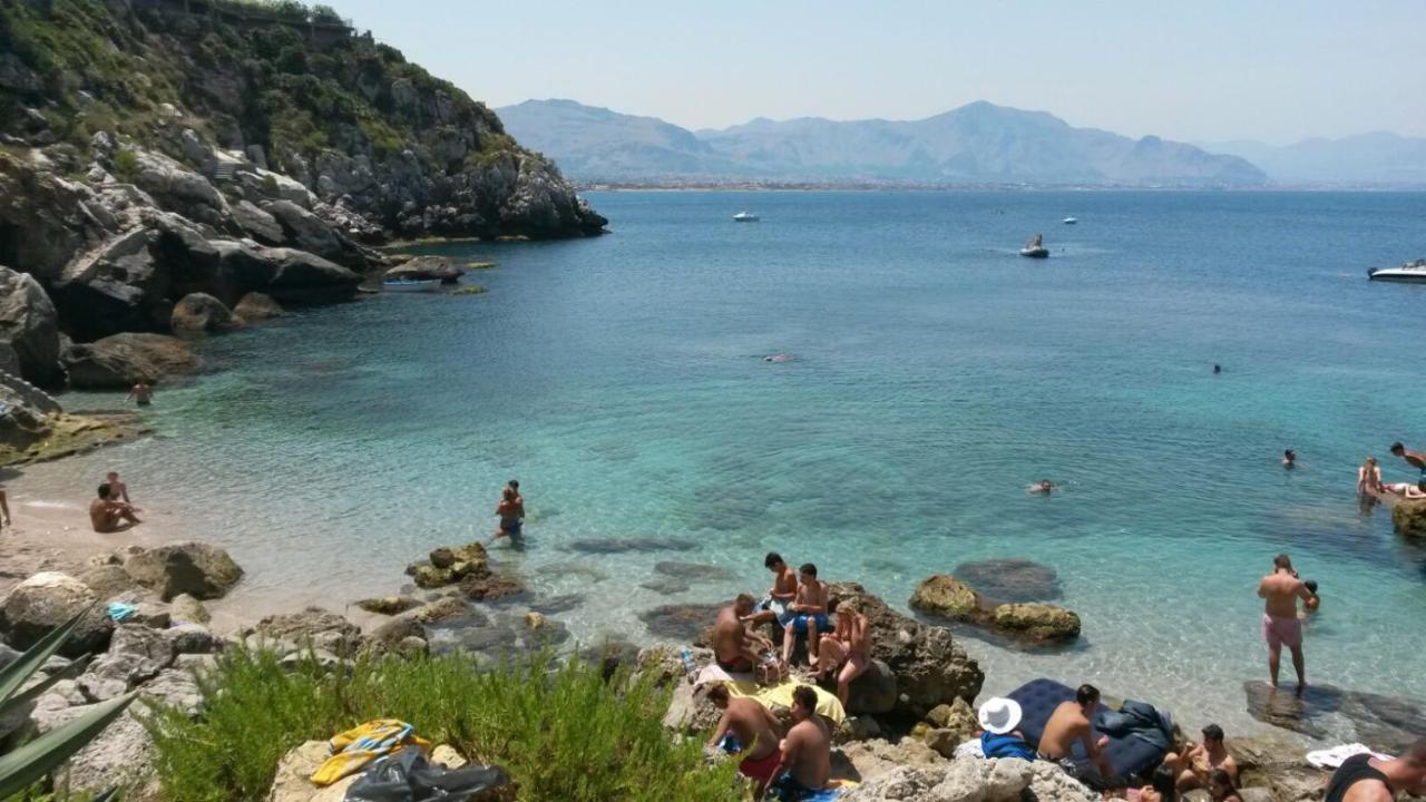 Casa Vacanze Demetra Apartment Bagheria Bagian luar foto